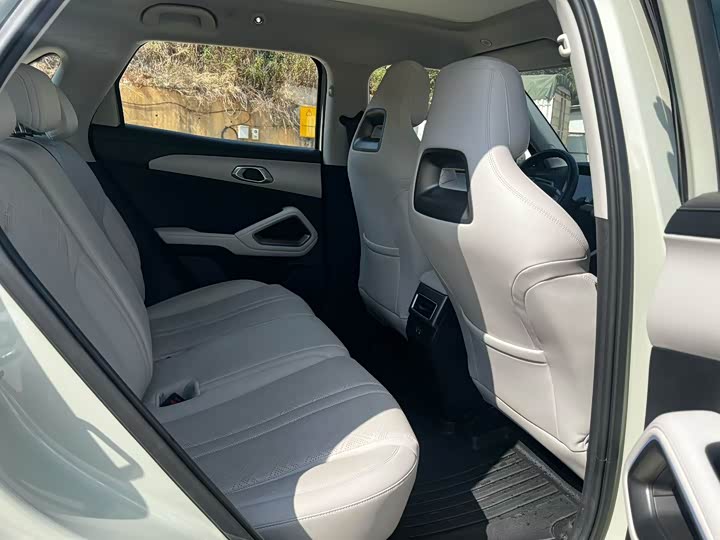 Фото 6 - BYD Yuan Up