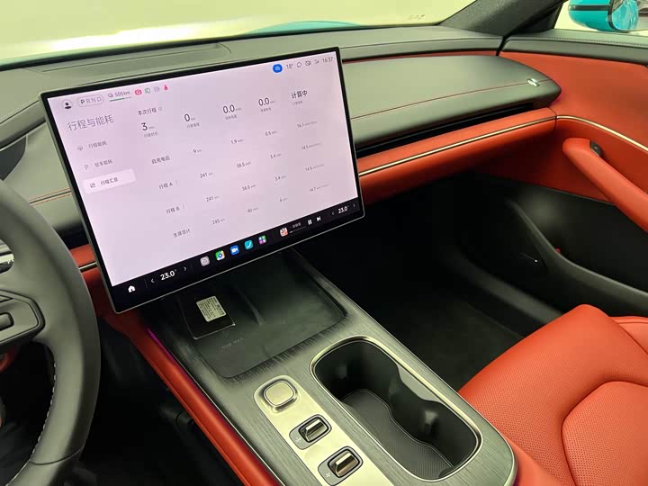 Фото 2 - Xiaomi SU7
