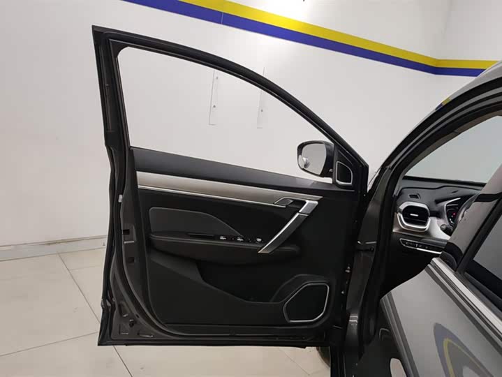 Фото 7 - Geely Coolray