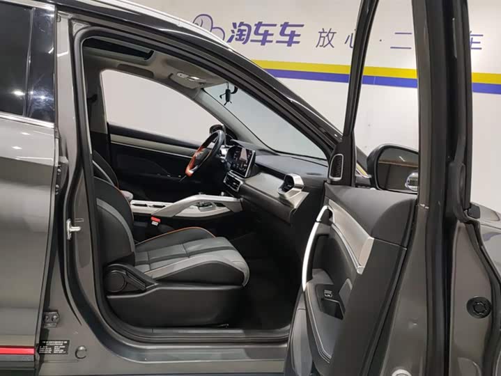 Фото 8 - Geely Coolray