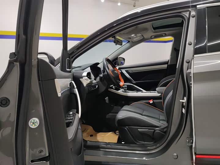 Фото 9 - Geely Coolray