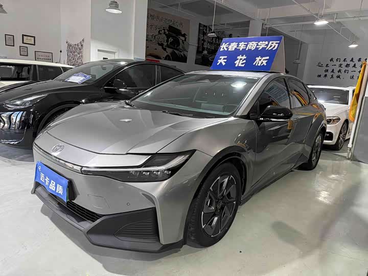 Фото 1 - Toyota bZ3