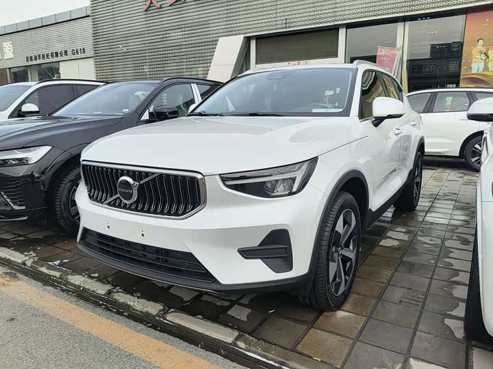Фото 1 - Volvo XC40