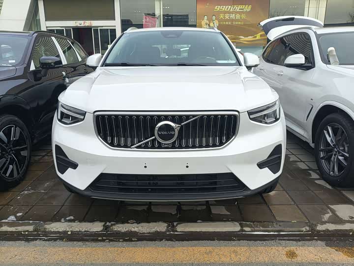 Фото 2 - Volvo XC40