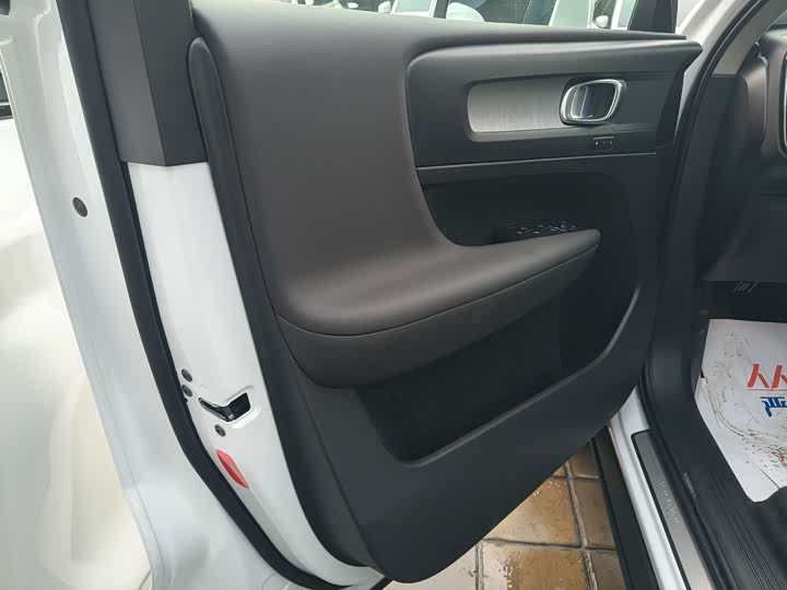 Фото 6 - Volvo XC40