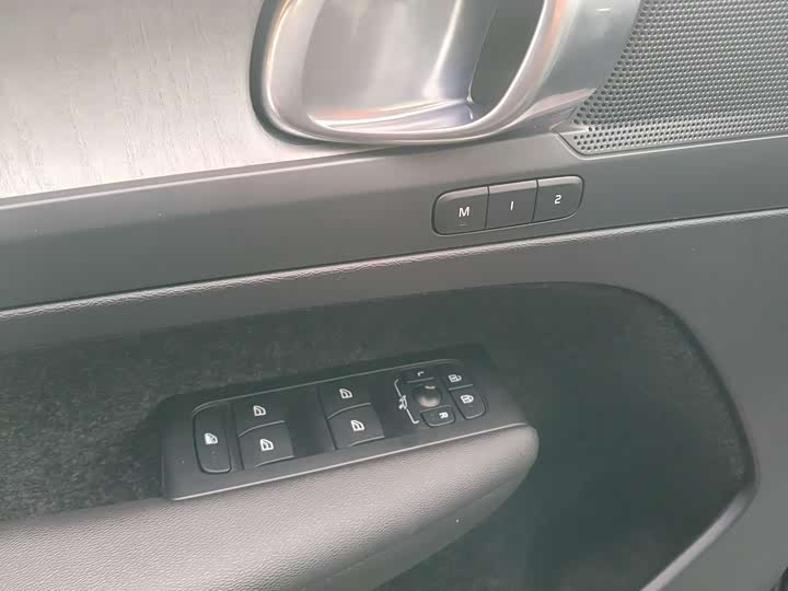 Фото 7 - Volvo XC40