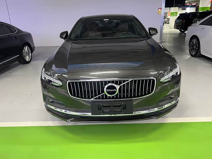Photo 2 - Volvo S90