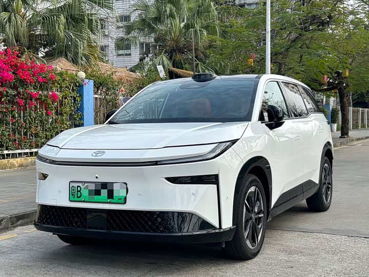 Photo 1 - Toyota bZ3X