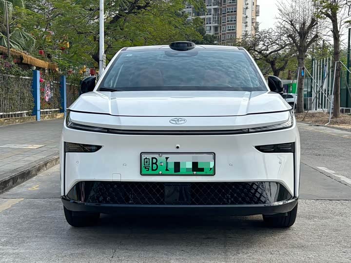 Photo 2 - Toyota bZ3X