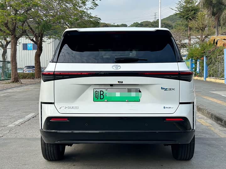 Photo 4 - Toyota bZ3X