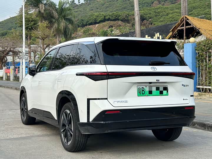 Photo 5 - Toyota bZ3X