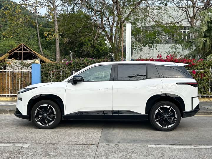 Photo 7 - Toyota bZ3X