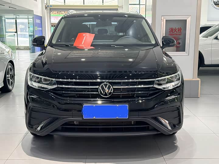 Фото 2 - Volkswagen Tiguan L Pro