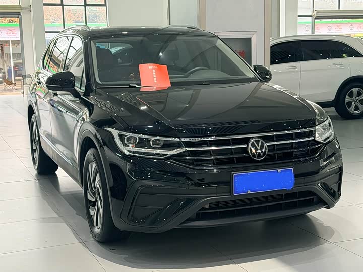 Фото 3 - Volkswagen Tiguan L Pro