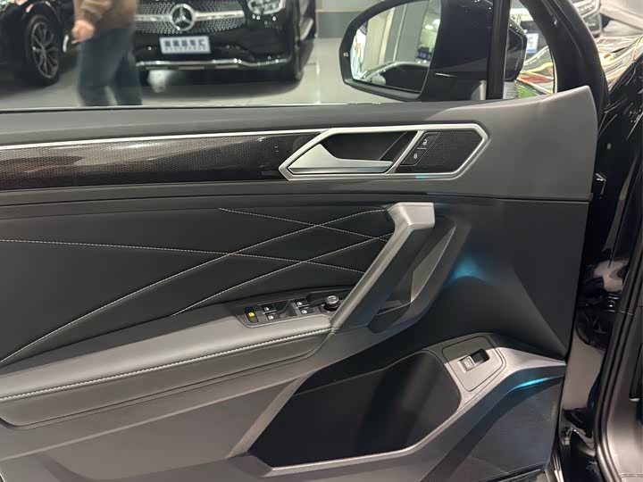 Фото 7 - Volkswagen Tiguan L Pro