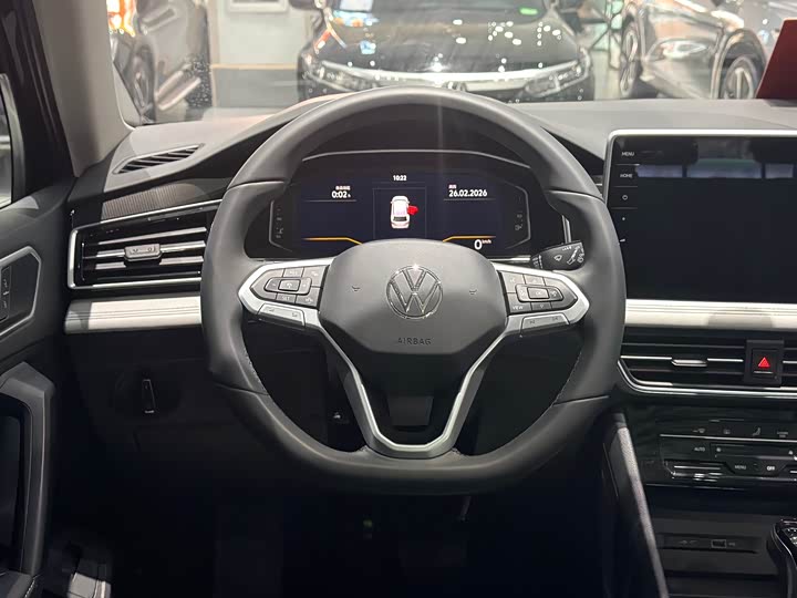 Фото 9 - Volkswagen Tiguan L Pro