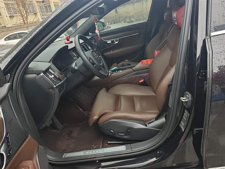 Фото 9 - Volvo S90