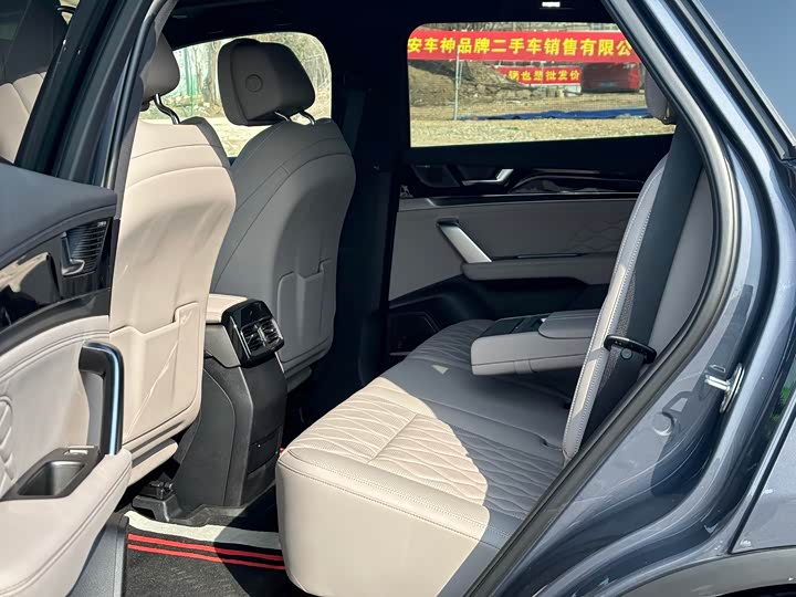 Фото 8 - BYD Tang Hybrid/EV