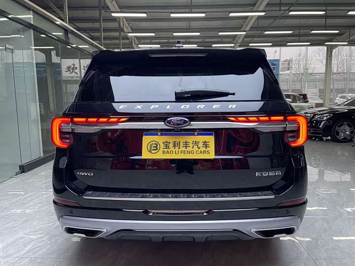 Фото 6 - Ford Explorer