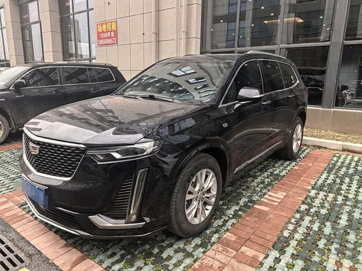 Фото 1 - Cadillac XT6