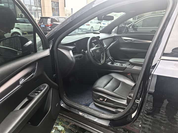 Фото 3 - Cadillac XT6