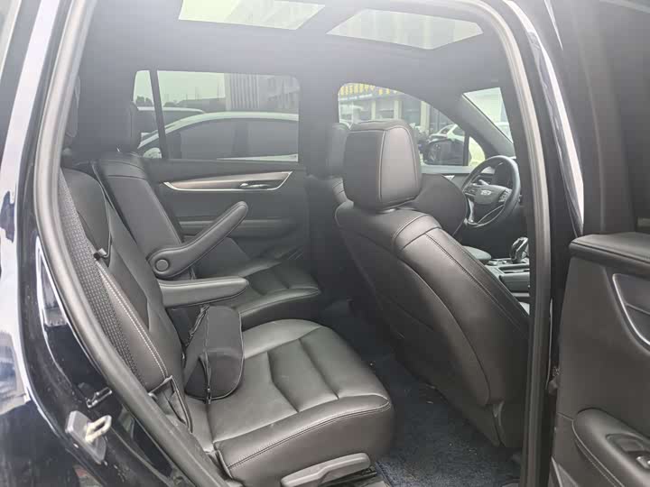 Фото 6 - Cadillac XT6