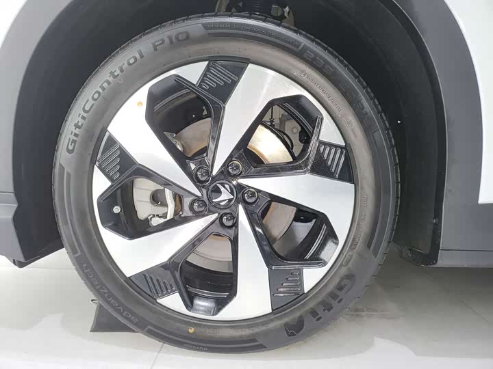 Фото 11 - BAIC Arcfox Alpha T5