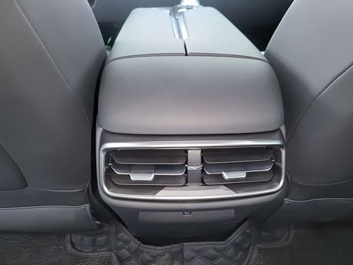 Фото 22 - BAIC Arcfox Alpha T5