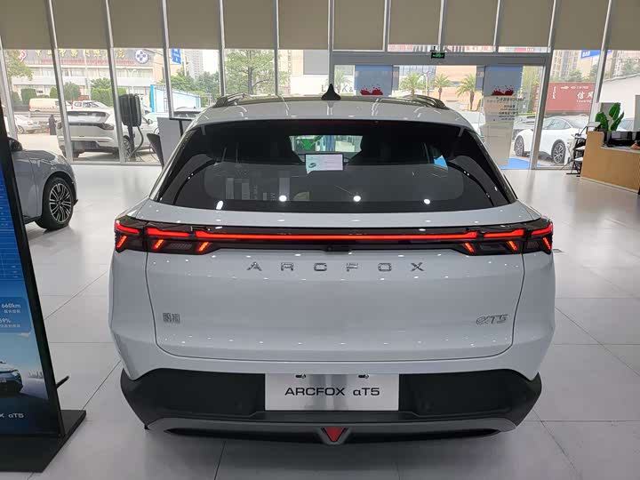 Фото 7 - BAIC Arcfox Alpha T5