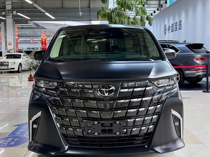 Фото 1 - Toyota Alphard