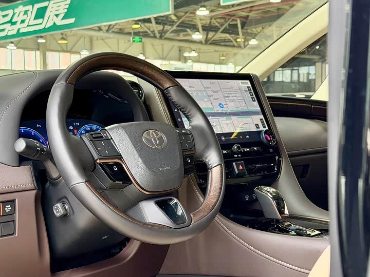 Фото 7 - Toyota Alphard