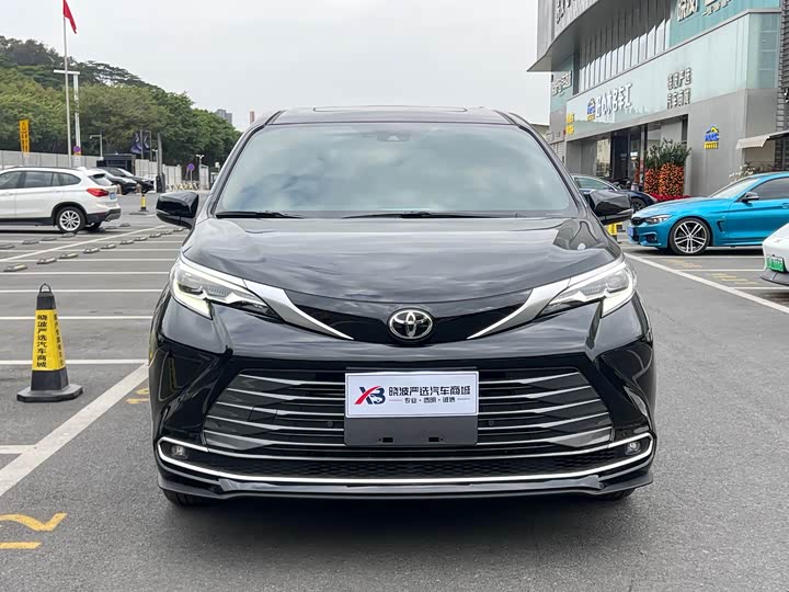 Фото 2 - Toyota Sienna