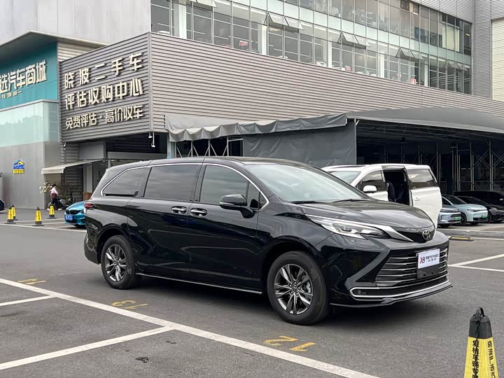 Фото 3 - Toyota Sienna