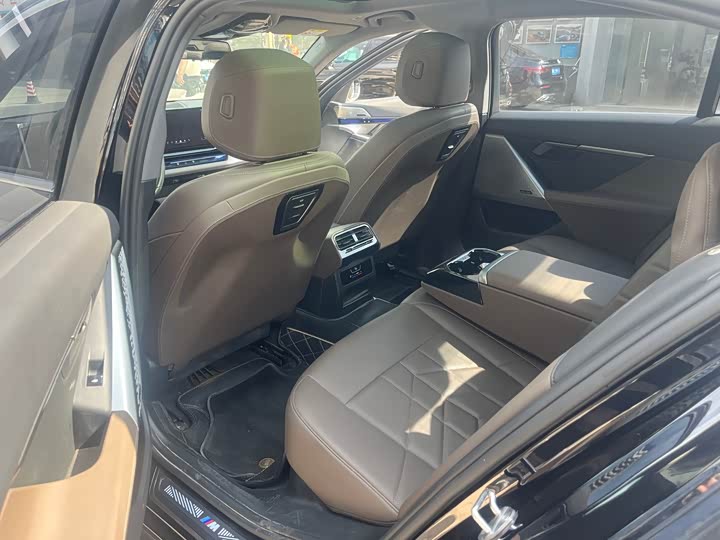 Фото 6 - BMW 5 Series