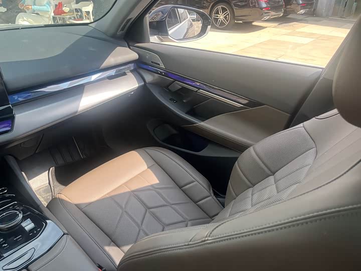 Фото 8 - BMW 5 Series