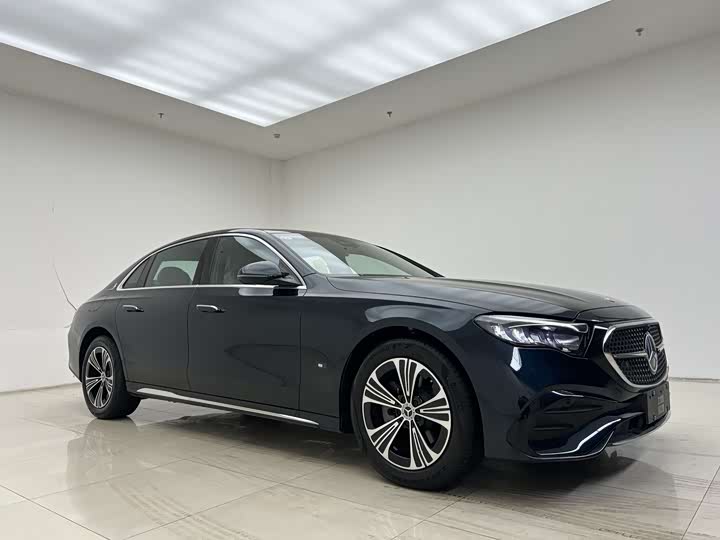 Photo 2 - Mercedes-Benz E-Class