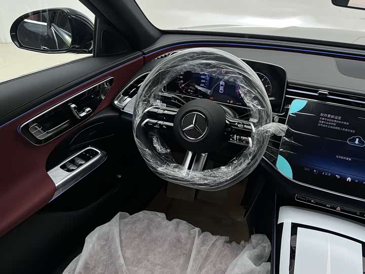 Photo 5 - Mercedes-Benz E-Class