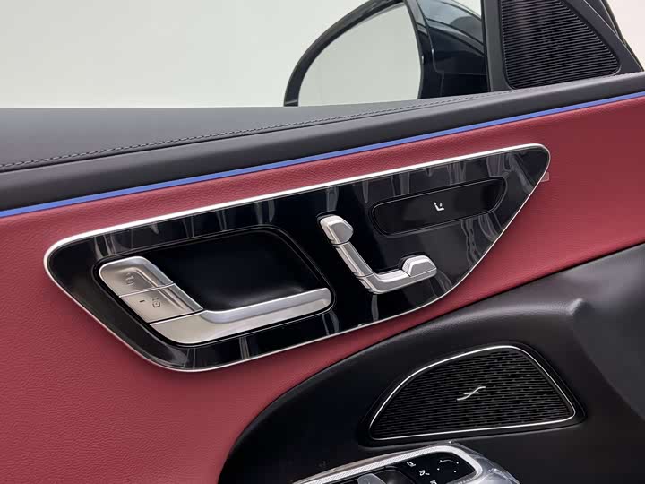 Photo 8 - Mercedes-Benz E-Class