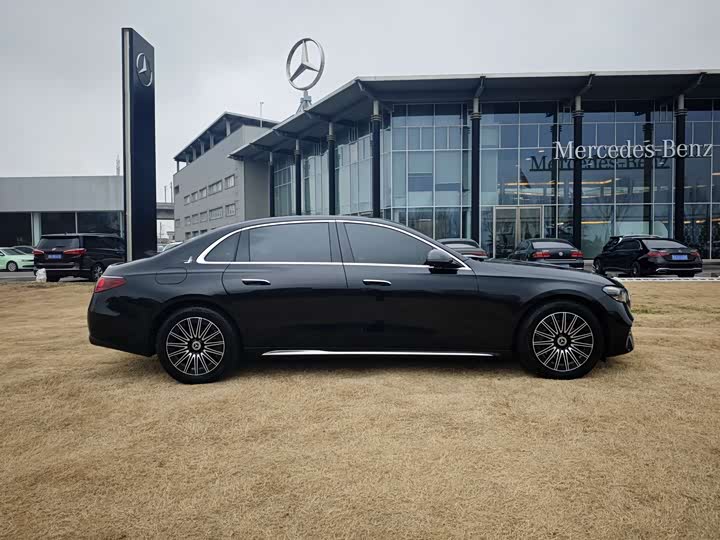 Photo 4 - Mercedes-Benz E-Class