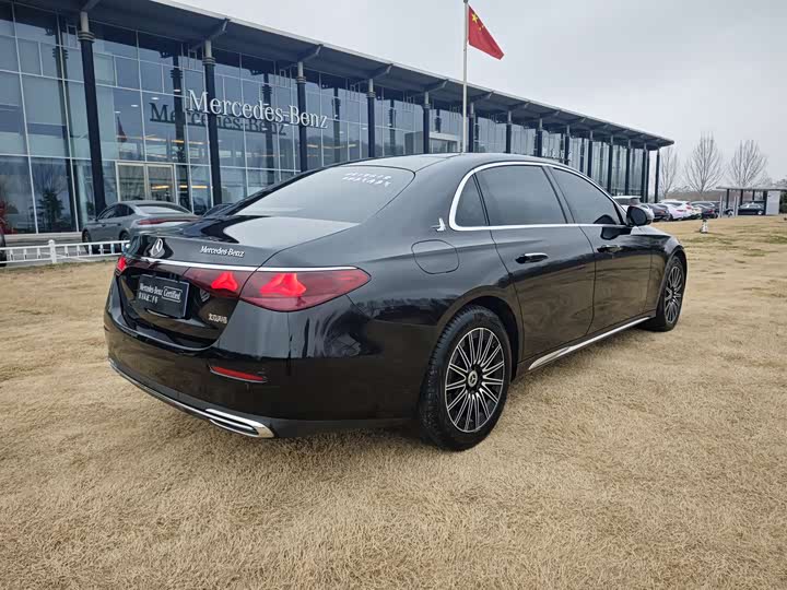 Photo 5 - Mercedes-Benz E-Class