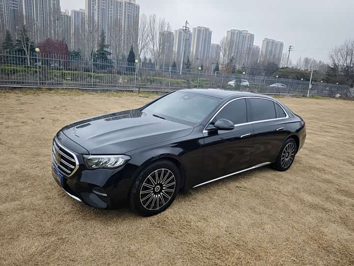 Photo 9 - Mercedes-Benz E-Class