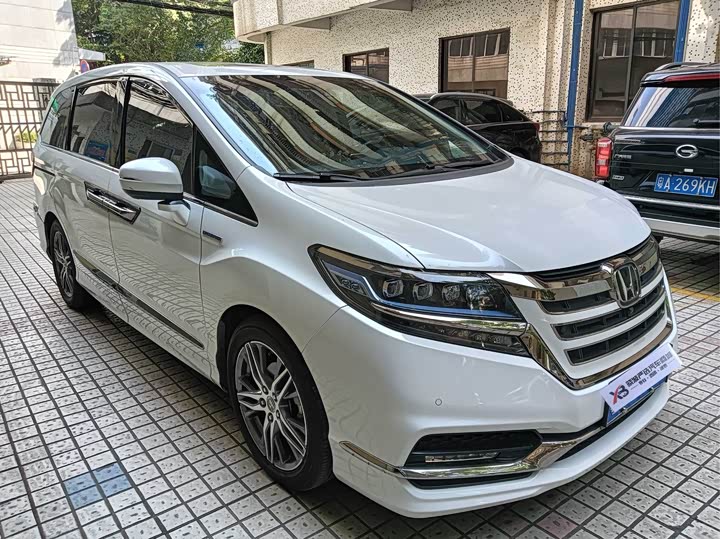 Фото 3 - Honda Elysion