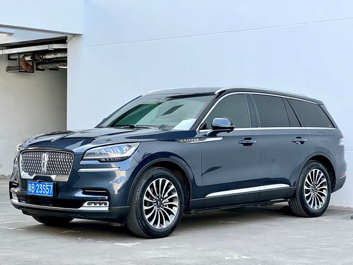 Фото 1 - Lincoln Aviator