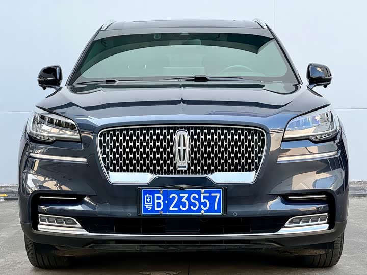 Фото 2 - Lincoln Aviator