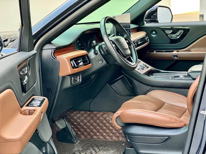 Фото 4 - Lincoln Aviator