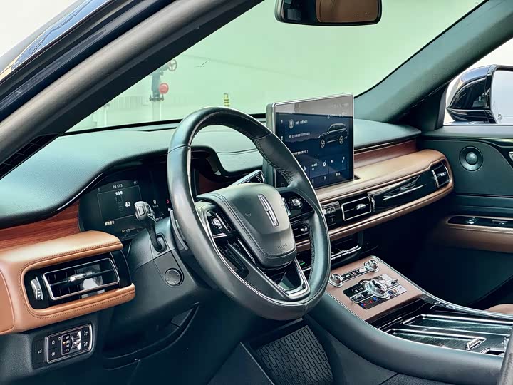 Фото 5 - Lincoln Aviator