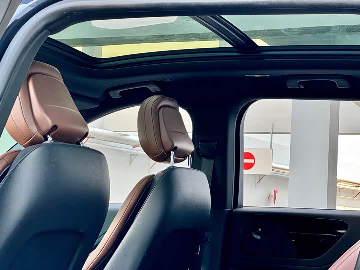 Фото 8 - Lincoln Aviator