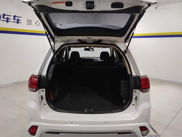 Фото 4 - Mitsubishi Outlander