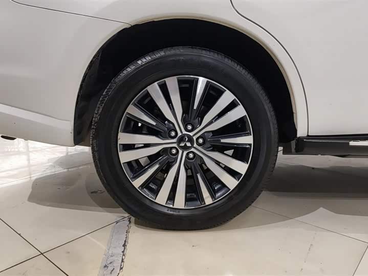 Фото 6 - Mitsubishi Outlander