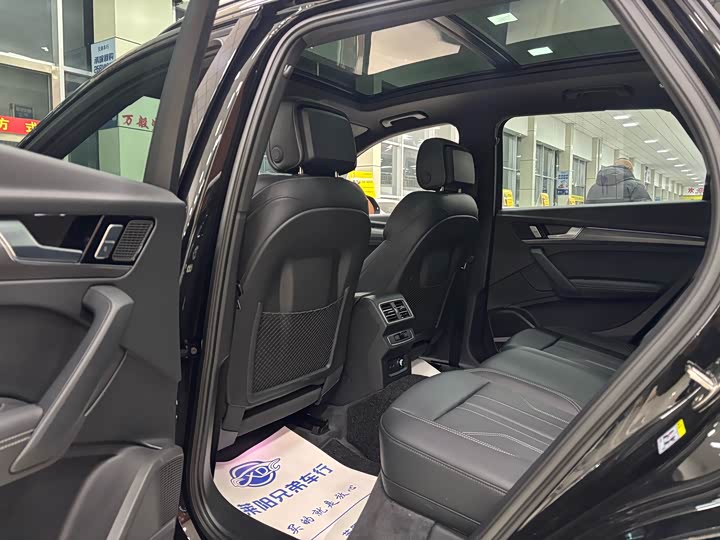 Фото 6 - Audi Q5L